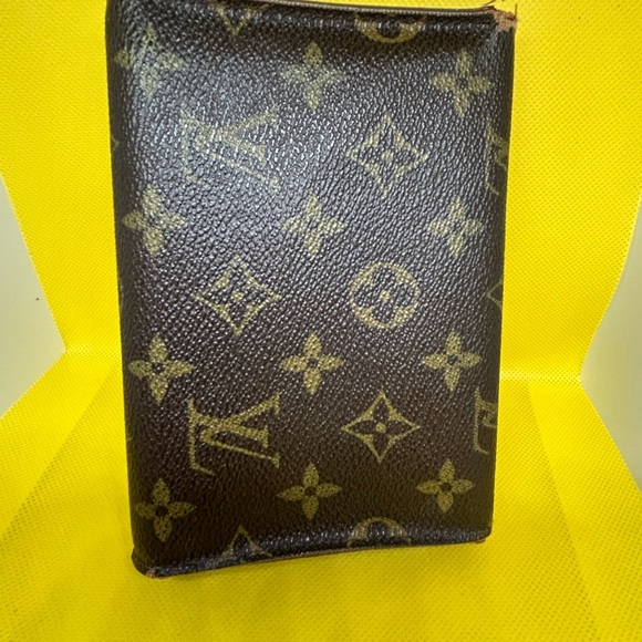 Louis Vuitton Monogram Wallet - Picture 9 of 16